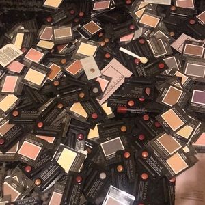 200 piece Mary Kay sample lot lipgloss lipstick eye color cheek color timewise +